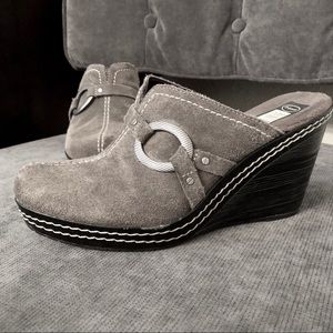 Dr Scholl’s Gray Suede Wedge Mules, Size 7